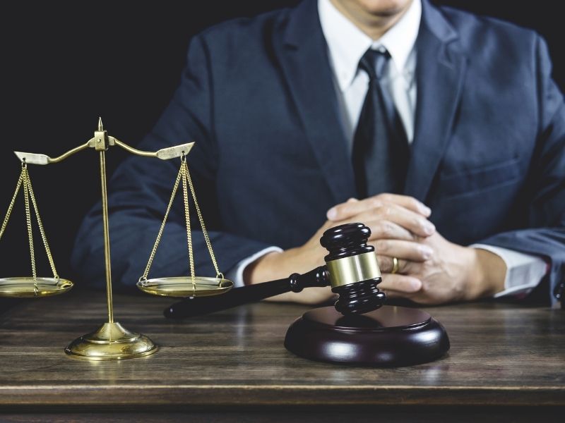 Odrzucenie spadku – jak to zrobić i kiedy skorzystać z pomocy prawnika?