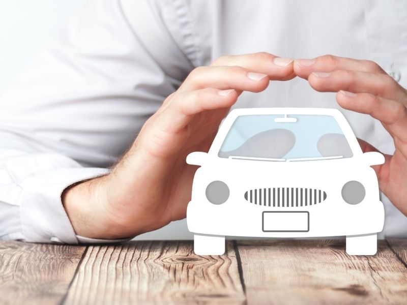 Ile kosztuje ubezpieczenie samochodu? Ekspert Ubezo wyjaśnia!